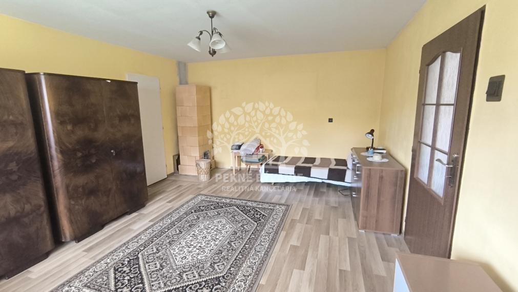 - R E Z E R V O V A N É -AKTUALIZÁCIA CENY!! SLNEČNÝ REKONŠTRUOVANÝ ZARIADENÝ RODINNÝ DOM CHATA V KĽUDNEJ LOKALITE IHNEĎ VOĽNÝ K NASŤAHOVANIU HOREHRONIE