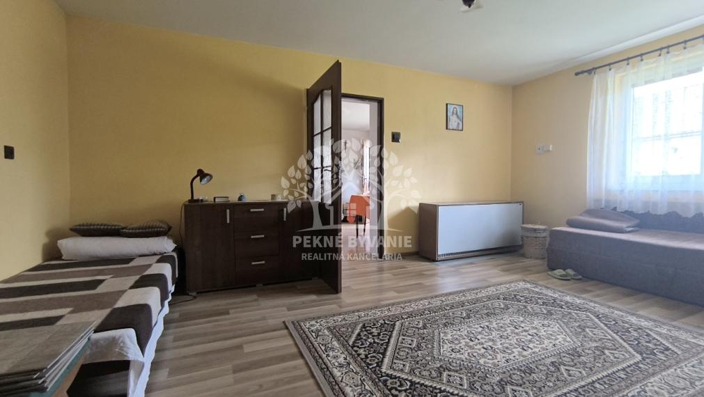 - R E Z E R V O V A N É -AKTUALIZÁCIA CENY!! SLNEČNÝ REKONŠTRUOVANÝ ZARIADENÝ RODINNÝ DOM CHATA V KĽUDNEJ LOKALITE IHNEĎ VOĽNÝ K NASŤAHOVANIU HOREHRONIE