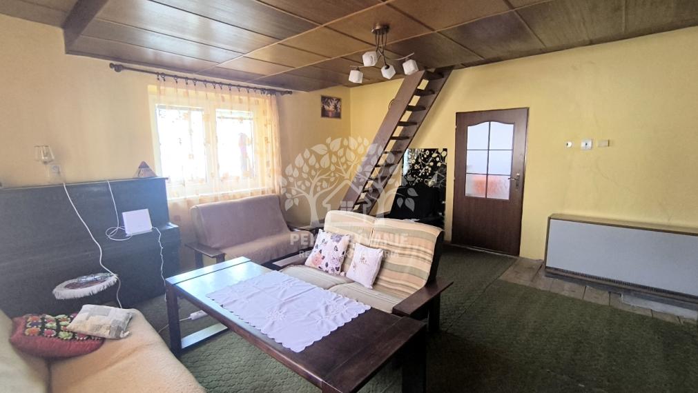 - R E Z E R V O V A N É -AKTUALIZÁCIA CENY!! SLNEČNÝ REKONŠTRUOVANÝ ZARIADENÝ RODINNÝ DOM CHATA V KĽUDNEJ LOKALITE IHNEĎ VOĽNÝ K NASŤAHOVANIU HOREHRONIE