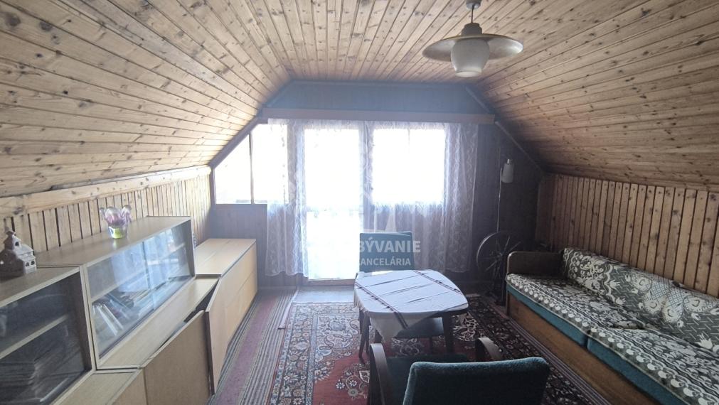 - R E Z E R V O V A N É -AKTUALIZÁCIA CENY!! SLNEČNÝ REKONŠTRUOVANÝ ZARIADENÝ RODINNÝ DOM CHATA V KĽUDNEJ LOKALITE IHNEĎ VOĽNÝ K NASŤAHOVANIU HOREHRONIE