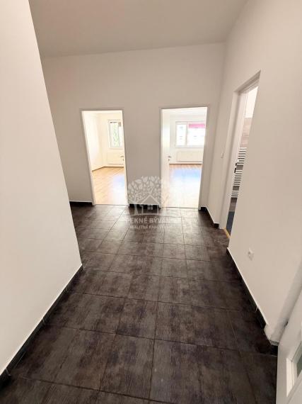 Predáme 3 izbový,priestranný a komplet zrekonštruovaný byt Brezno