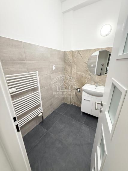 Predáme 3 izbový,priestranný a komplet zrekonštruovaný byt Brezno