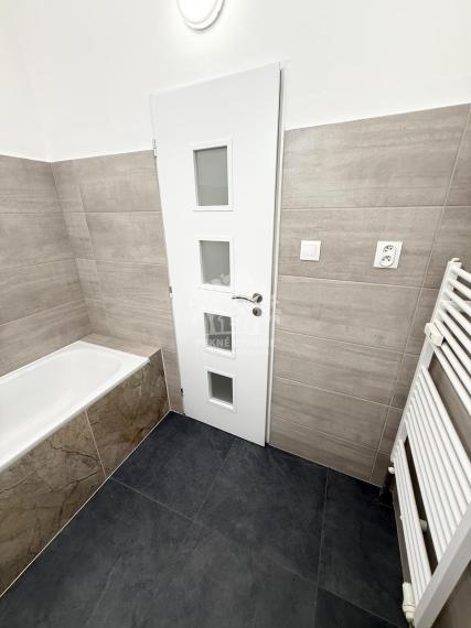 Predáme 3 izbový,priestranný a komplet zrekonštruovaný byt Brezno