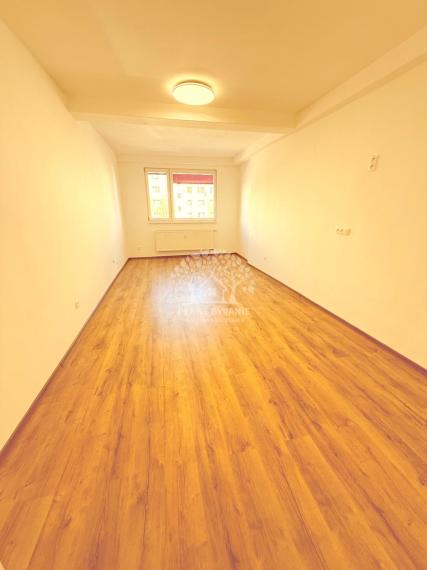 Predáme 3 izbový,priestranný a komplet zrekonštruovaný byt Brezno