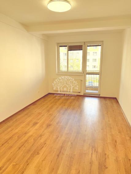 Predáme 3 izbový,priestranný a komplet zrekonštruovaný byt Brezno