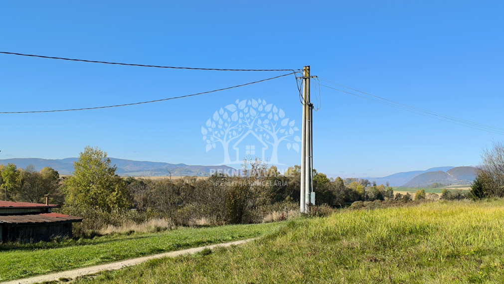 LUKRATÍVNE SLNEČNÉ POZEMKY S PRÍPOJKOU ELEKTRINY A VODY V NAJVYHĽADÁVANEJŠEJ LOKALITE BREZNO - ROHOZNÁ