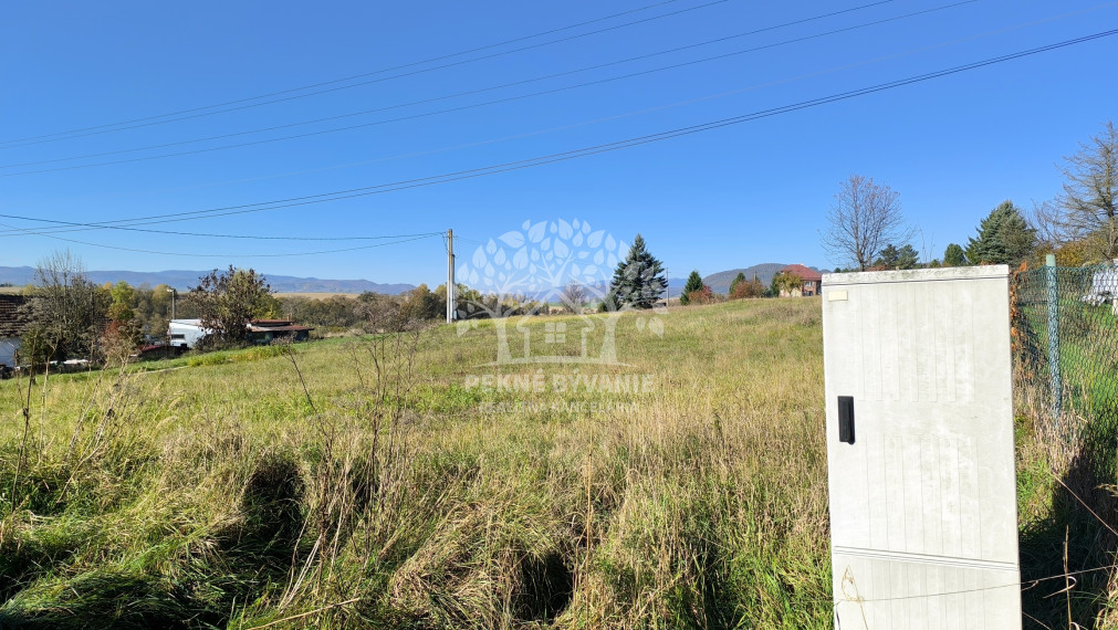 LUKRATÍVNE SLNEČNÉ POZEMKY S PRÍPOJKOU ELEKTRINY A VODY V NAJVYHĽADÁVANEJŠEJ LOKALITE BREZNO - ROHOZNÁ