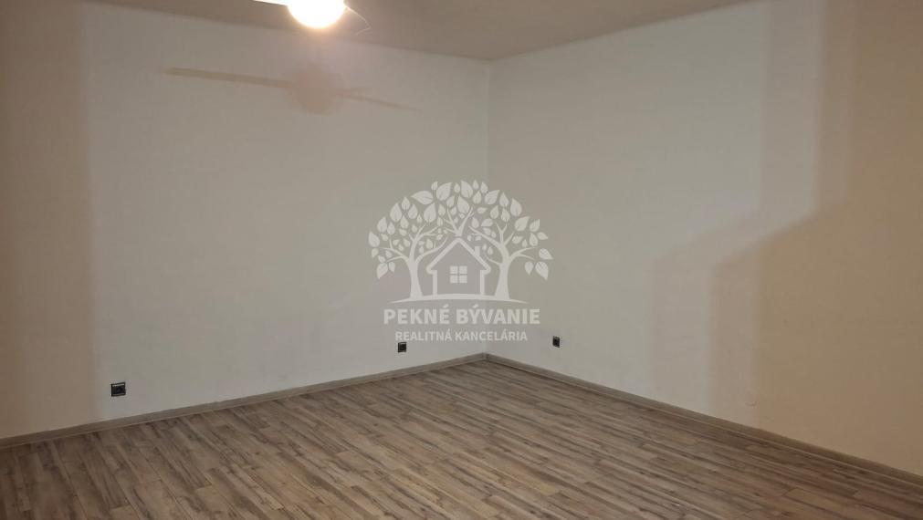 ===REZERVOVANÉ=NAJLACNEJŠÍ 2i BYT V BREZNE UL. KRČULOVA