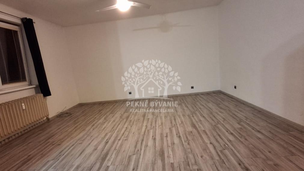 ===REZERVOVANÉ=NAJLACNEJŠÍ 2i BYT V BREZNE UL. KRČULOVA