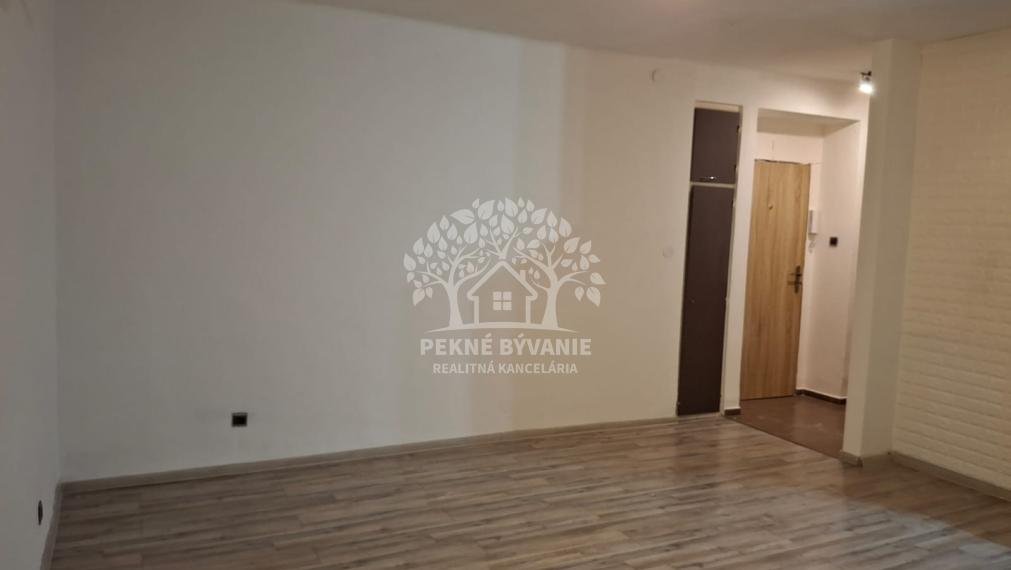 ===REZERVOVANÉ=NAJLACNEJŠÍ 2i BYT V BREZNE UL. KRČULOVA