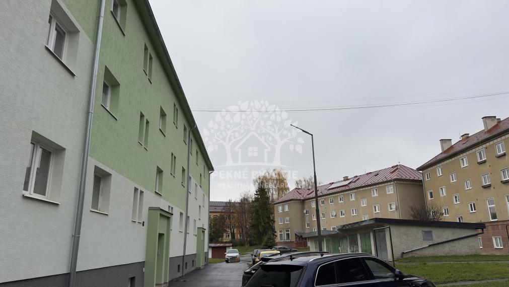 NA PREDAJ: 2i byt s balkónom v pôvodnom stave Valaská ul.TDH