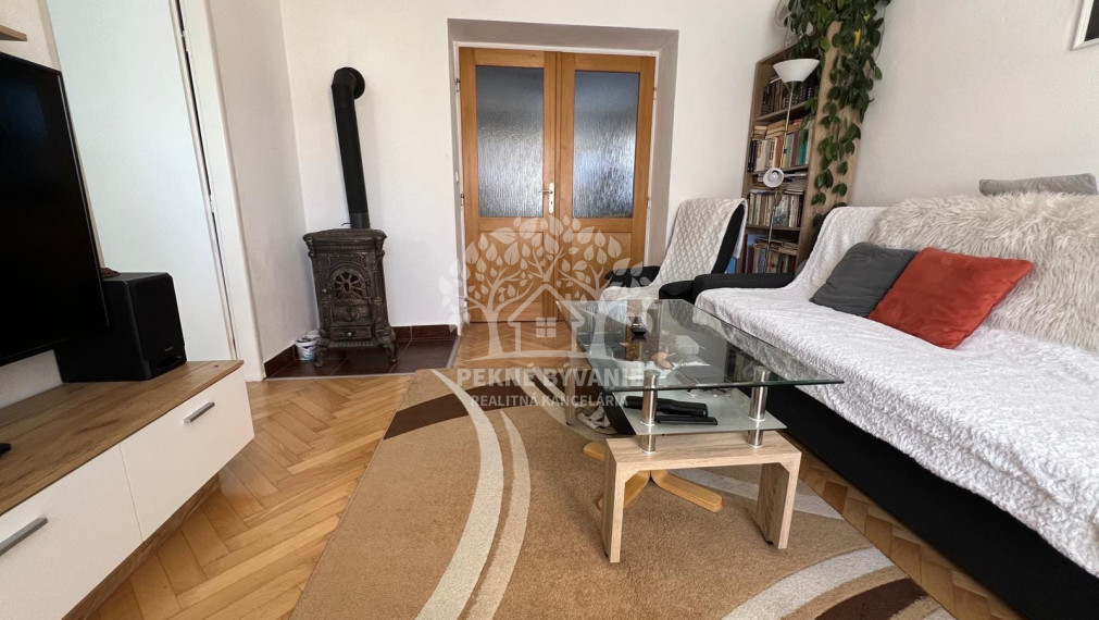 REZERVOVANÉ-predaj 2 izbový, zrekonštruovaný byt s balkónom vo Valaskej