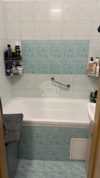 —ZNOVA V PONUKE — NA PREDAJ slnečný 2i byt VALASKÁ