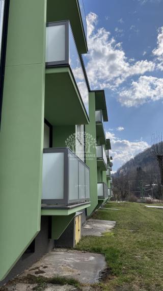 NA PREDAJ: 2i byt s balkónom v pôvodnom stave Valaská ul.TDH