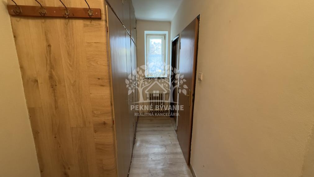 NA PREDAJ: 2i byt s balkónom v pôvodnom stave Valaská ul.TDH