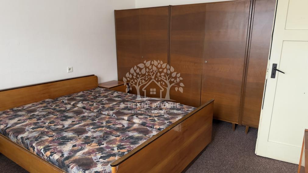 NA PREDAJ: 2i byt s balkónom v pôvodnom stave Valaská ul.TDH