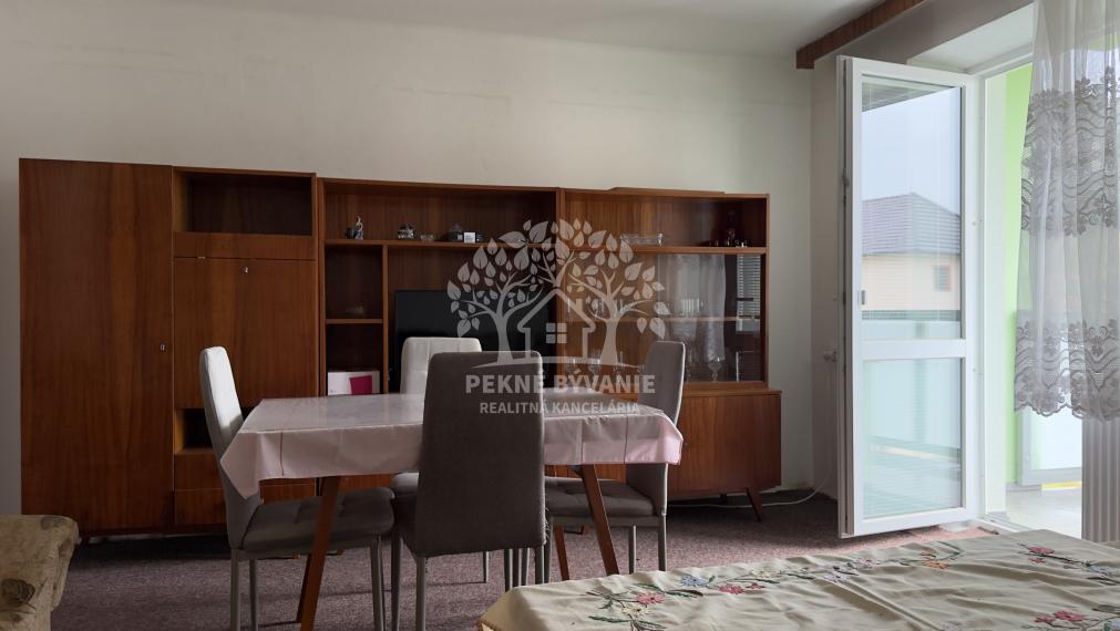 NA PREDAJ: 2i byt s balkónom v pôvodnom stave Valaská ul.TDH