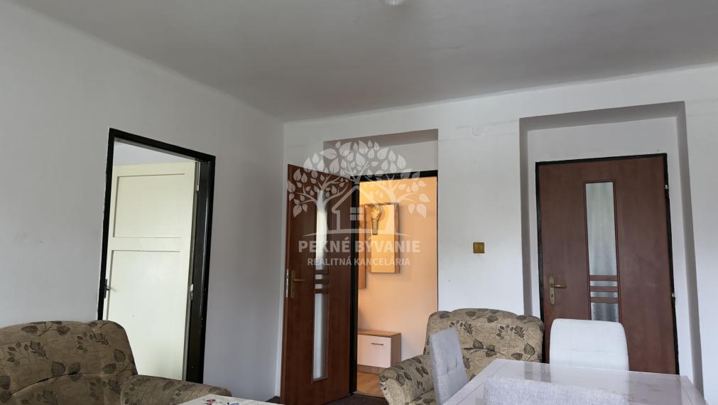 NA PREDAJ: 2i byt s balkónom v pôvodnom stave Valaská ul.TDH