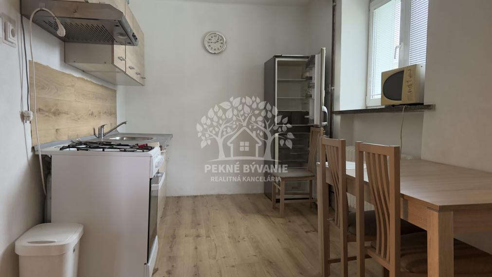 NA PREDAJ: 2i byt s balkónom v pôvodnom stave Valaská ul.TDH