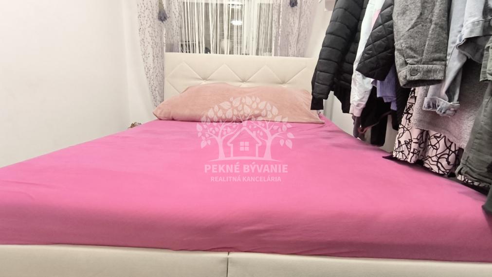 PRENÁJOM: 2IZBOVÝ BYT S VEĽKOU TERASOU - 5 MIN.PEŠO OD BREZNA PREDNÉ HALNY ZARIADENÝ - MAX. 2 OSOBY S DOSTATKOM PARK.MIESTA