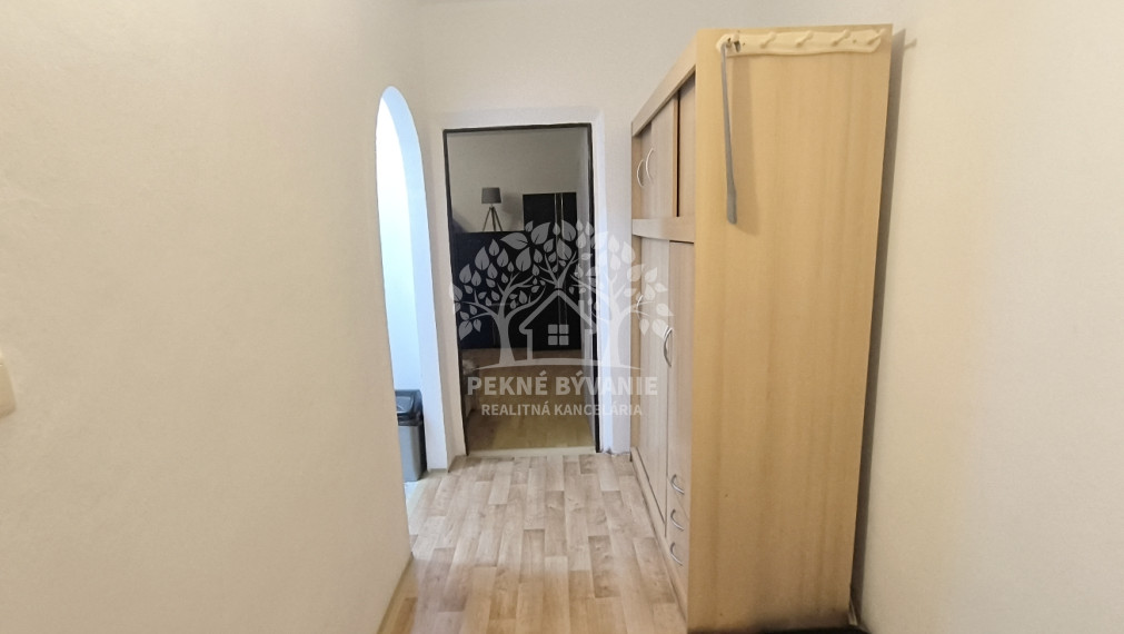 PRENÁJOM: 2 IZBOVÝ BYT ZÁVADKA NAD HRONOM 3.POSCHODIE ZARIADENÝ - JEDNA, MAX. 2 OSOBY