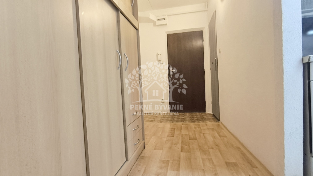 PRENÁJOM: 2 IZBOVÝ BYT ZÁVADKA NAD HRONOM 3.POSCHODIE ZARIADENÝ - JEDNA, MAX. 2 OSOBY