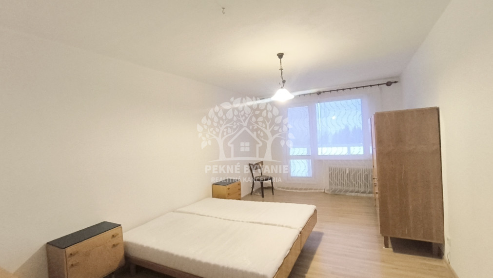 PRENÁJOM: 2 IZBOVÝ BYT ZÁVADKA NAD HRONOM 3.POSCHODIE ZARIADENÝ - JEDNA, MAX. 2 OSOBY