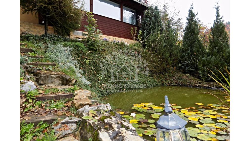 ---NA PREDAJ-- romantická chata Valaská okres Brezno