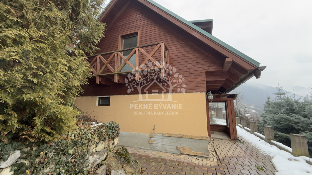 ---NA PREDAJ-- romantická chata Valaská okres Brezno