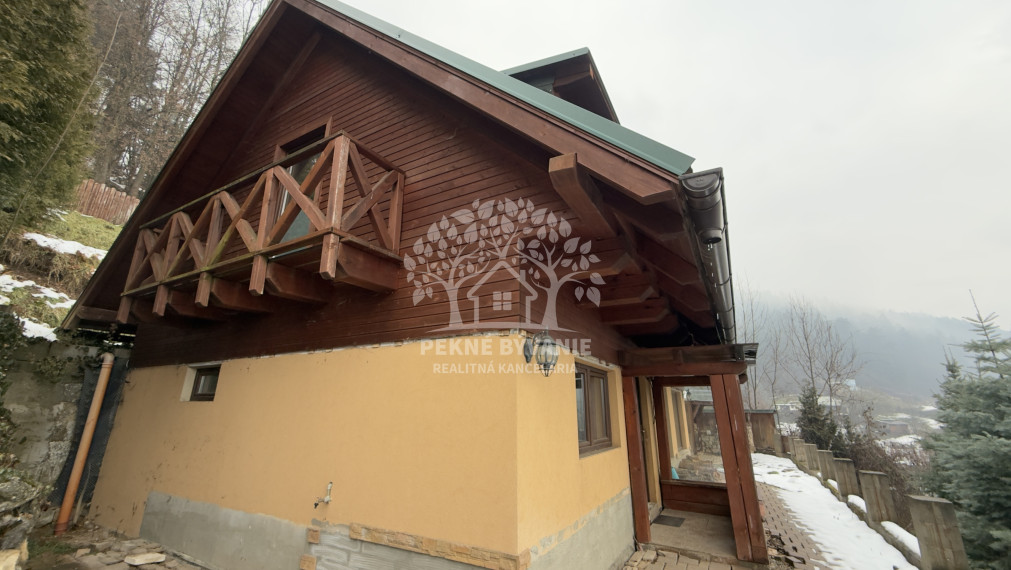 ---NA PREDAJ-- romantická chata Valaská okres Brezno