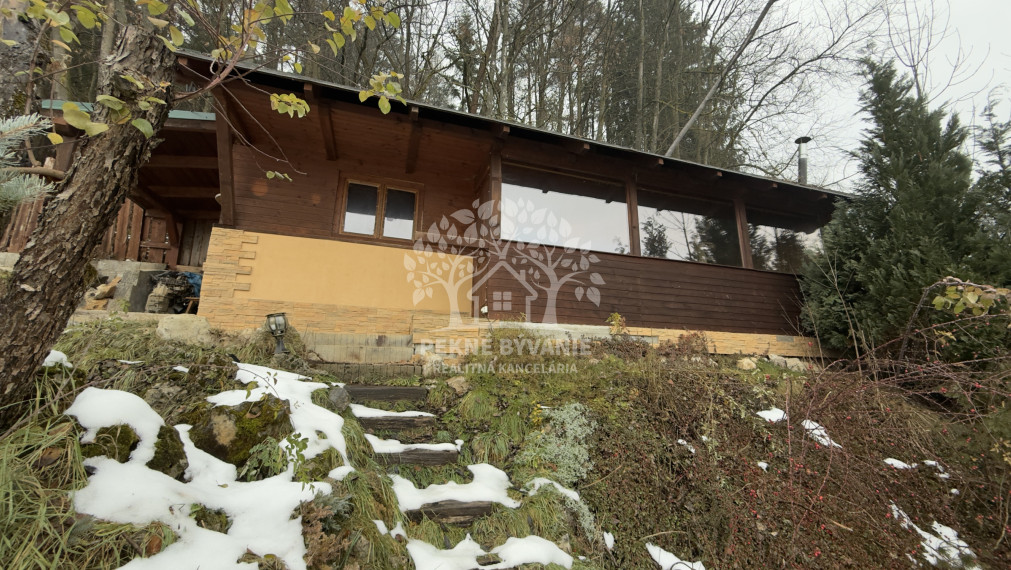 ---NA PREDAJ-- romantická chata Valaská okres Brezno