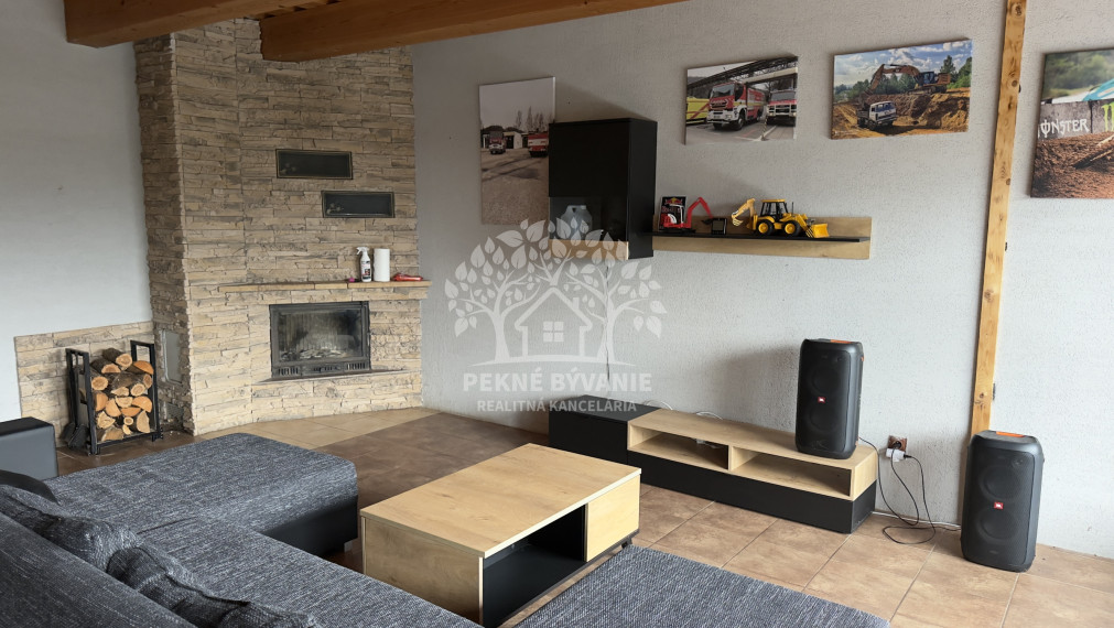 ---NA PREDAJ-- romantická chata Valaská okres Brezno