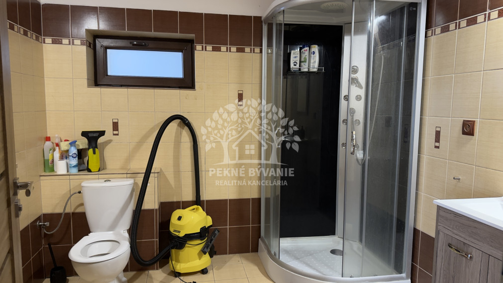 ---NA PREDAJ-- romantická chata Valaská okres Brezno