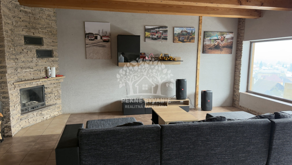 ---NA PREDAJ-- romantická chata Valaská okres Brezno