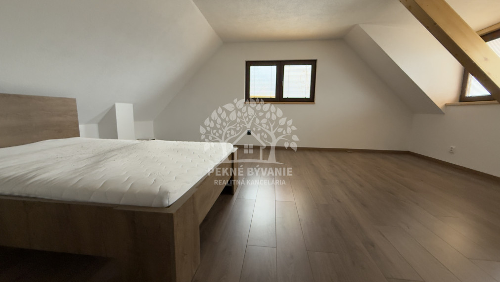 ---NA PREDAJ-- romantická chata Valaská okres Brezno