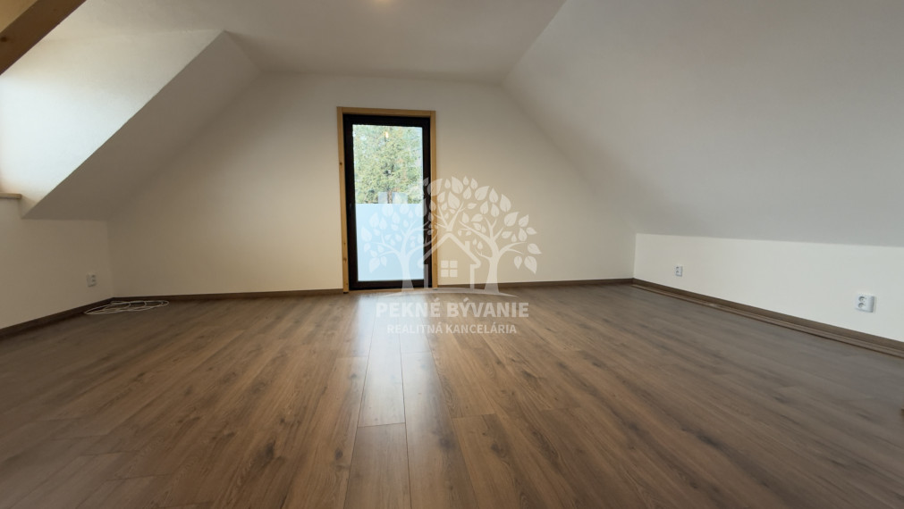 ---NA PREDAJ-- romantická chata Valaská okres Brezno