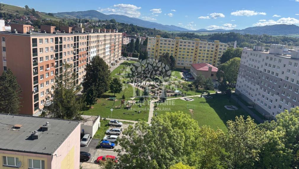 =ZNÍŽENÁ SUMA= Predaj 1i byt Brezno, 2 loggie, 2 výťahy