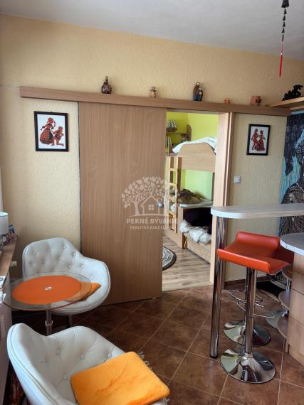 =ZNÍŽENÁ SUMA= Predaj 1i byt Brezno, 2 loggie, 2 výťahy