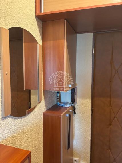 =ZNÍŽENÁ SUMA= Predaj 1i byt Brezno, 2 loggie, 2 výťahy