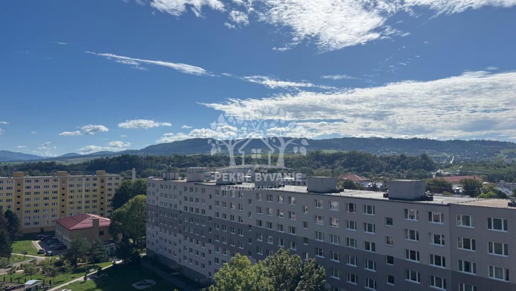 =ZNÍŽENÁ SUMA= Predaj 1i byt Brezno, 2 loggie, 2 výťahy