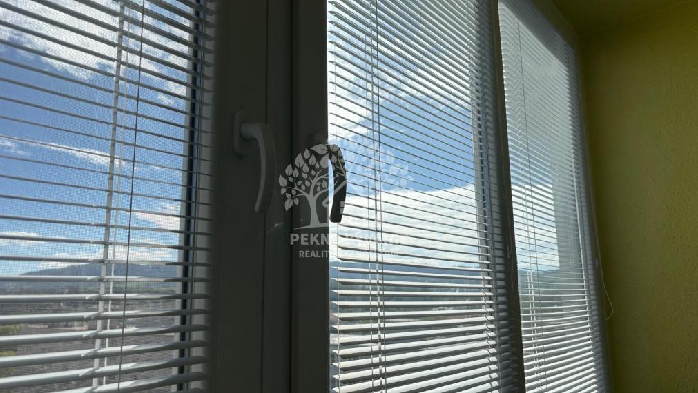 =ZNÍŽENÁ SUMA= Predaj 1i byt Brezno, 2 loggie, 2 výťahy