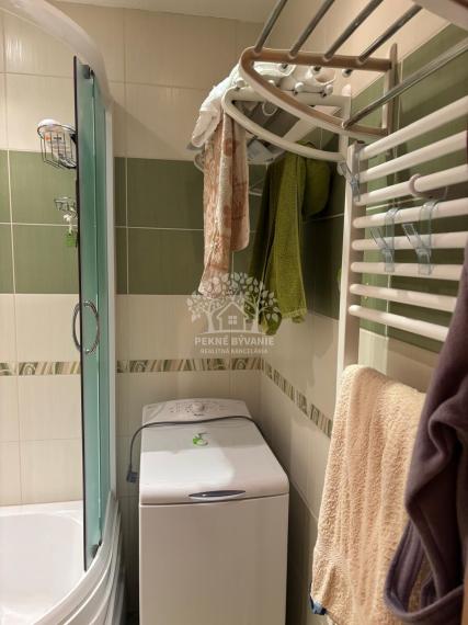 =ZNÍŽENÁ SUMA= Predaj 1i byt Brezno, 2 loggie, 2 výťahy