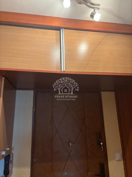 =ZNÍŽENÁ SUMA= Predaj 1i byt Brezno, 2 loggie, 2 výťahy