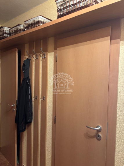 =ZNÍŽENÁ SUMA= Predaj 1i byt Brezno, 2 loggie, 2 výťahy