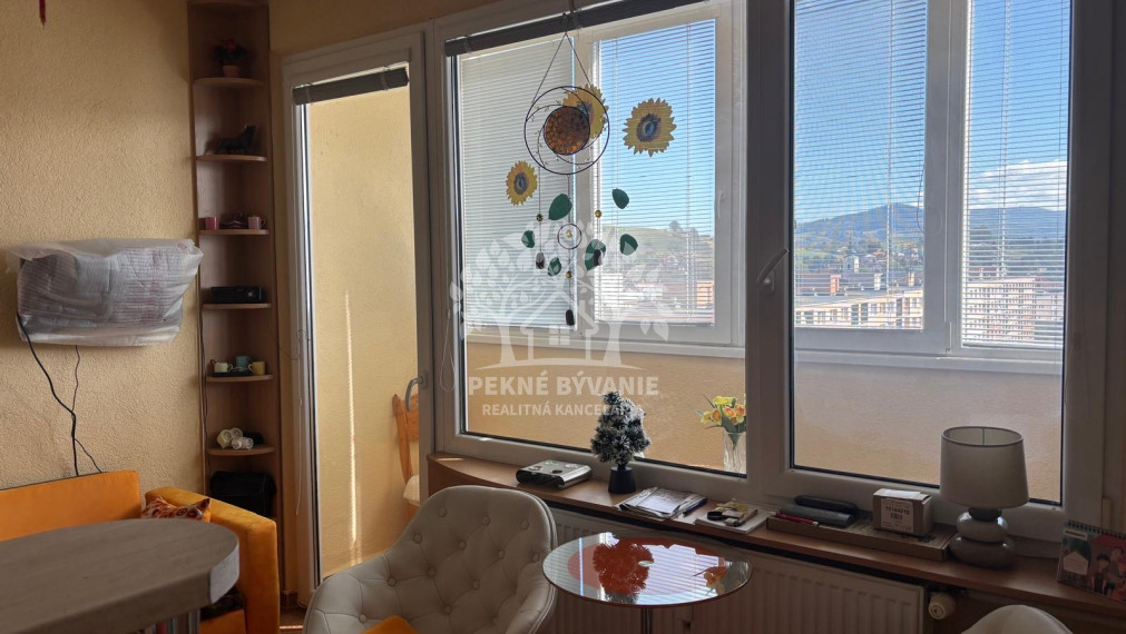 =ZNÍŽENÁ SUMA= Predaj 1i byt Brezno, 2 loggie, 2 výťahy