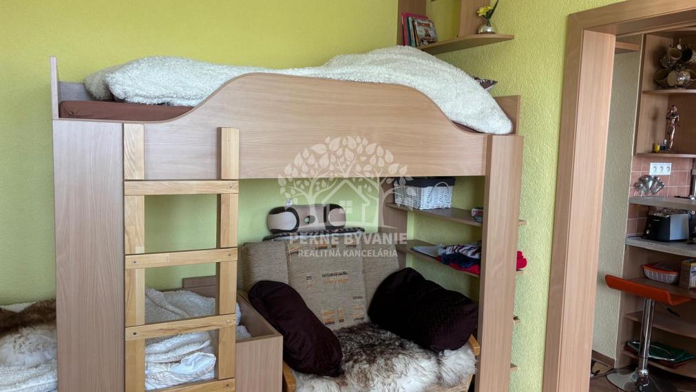 =ZNÍŽENÁ SUMA= Predaj 1i byt Brezno, 2 loggie, 2 výťahy