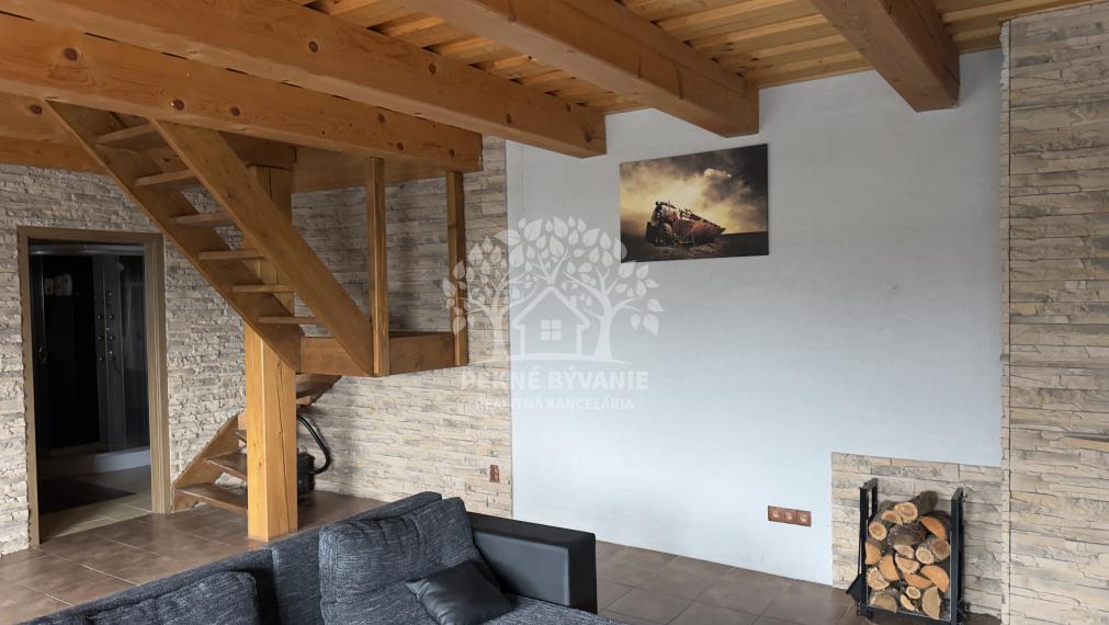 -NA PREDAJ- romantický rodinný domček Valaská, okres Brezno