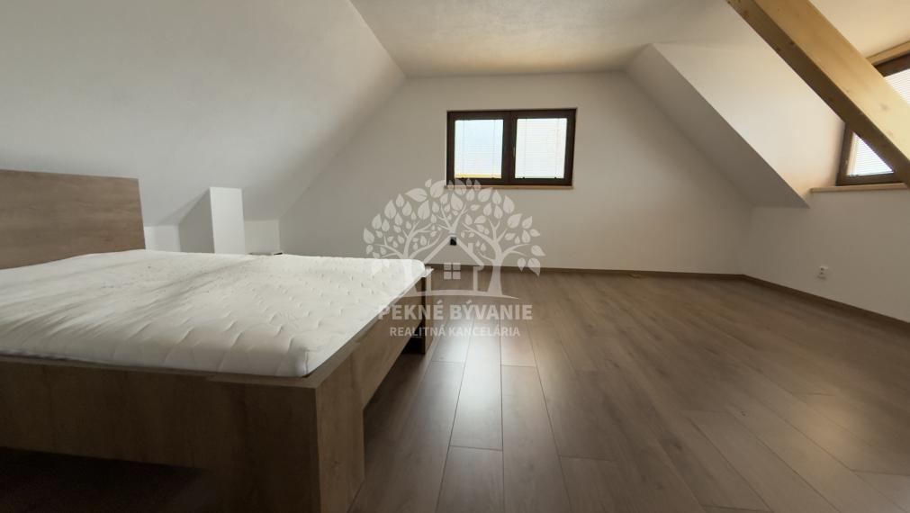 -NA PREDAJ- romantický rodinný domček Valaská, okres Brezno