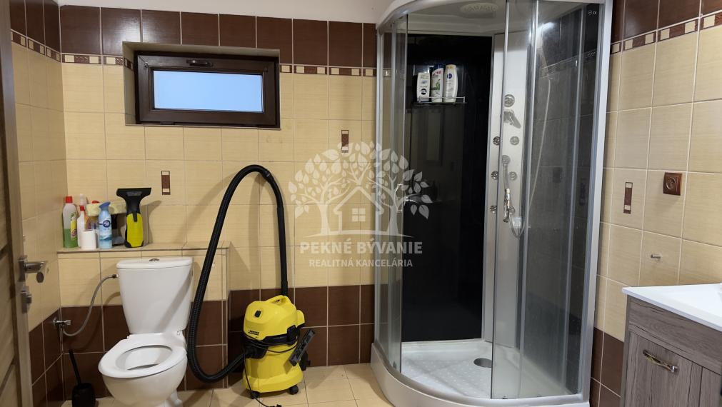 -NA PREDAJ- romantický rodinný domček Valaská, okres Brezno