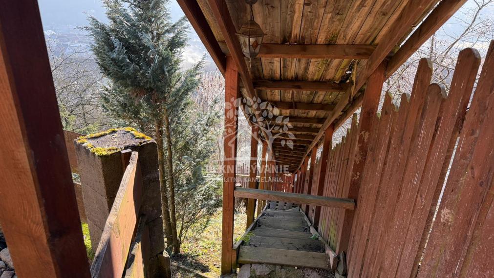 -NA PREDAJ- romantický rodinný domček Valaská, okres Brezno